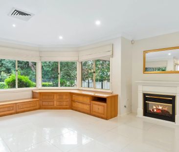 SPACIOUS EXECUTIVE HOME IN EXCLUSIVE CUL-DE-SAC - Photo 5