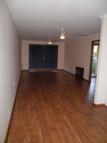 Neat 3 Bedroom Home - Photo 5
