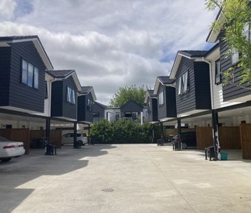 Lovely, fully furnished studio unit in walking distance to Universi... - Photo 6