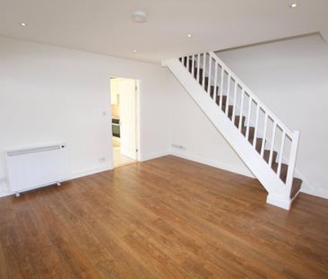 2 bedroom end of terrace house to rent - Photo 3