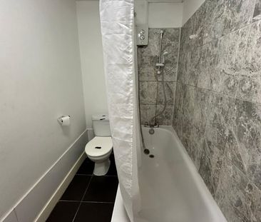 Studio Flat, East Acton Lane, W3 - Photo 3