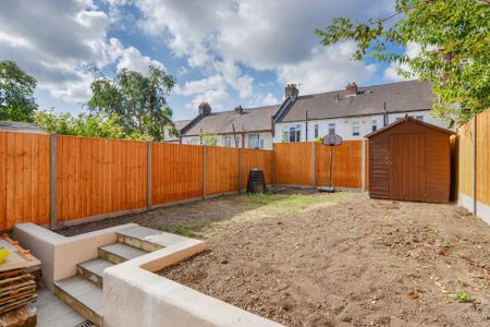 4 bedroom terraced house to rent - Photo 4