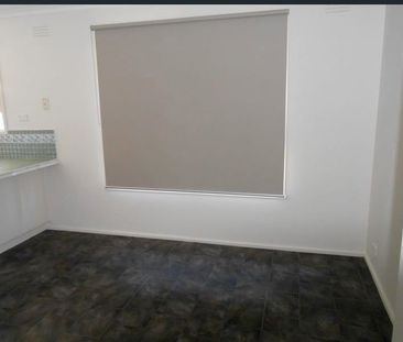 3 - Bedroom House in Cranbourne! - Photo 3