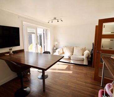 4 bedroom semi-detached house to rent - Photo 5