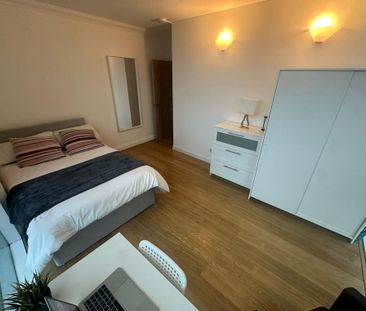 4 bedroom flat share to rent - Photo 2