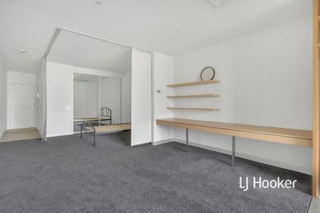 Premium Waterfront View apartment in CBD! - Photo 2