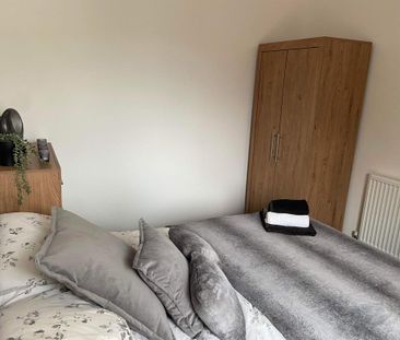 5 bedroom terraced house to rent - Photo 4