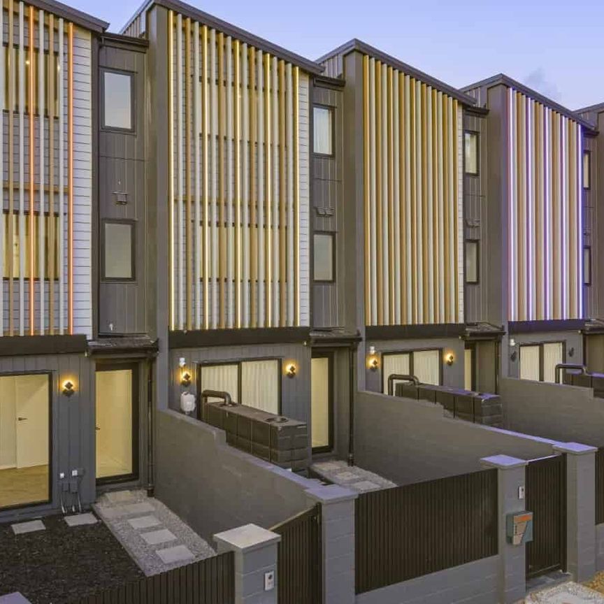 Near new Mt Wellington Modern Home - Long term rental home - Photo 1