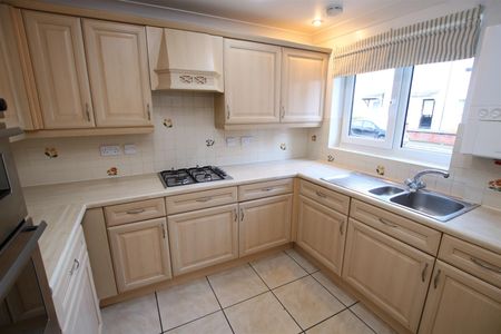 3 bed End of Terrace House for let - Photo 4