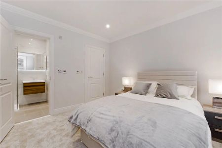 3 bedroom flat in Islington - Photo 4