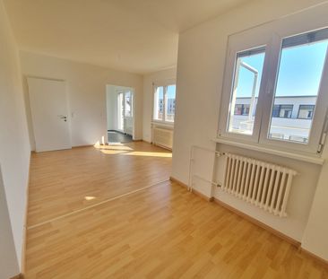 Très bien situé - rénové - inondé de lumière - Photo 2