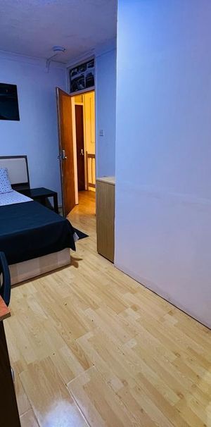 RM2 Ben Jonson Road | Stepney Green | London | E1 3NJ - Photo 1