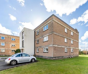 3 bedroom flat to rent - Photo 4