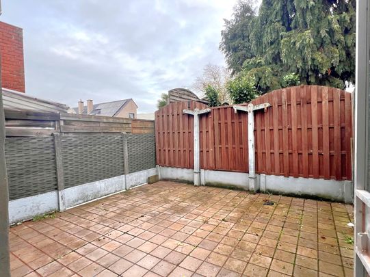 Woning met 2 slaapkamers en koer. - Photo 1