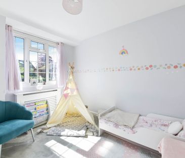 Ruden Way, Epsom - Photo 1