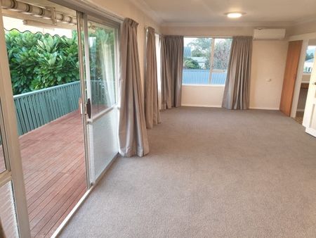 Elevated Refurbished Three Bedroom Home - Judea - Photo 3