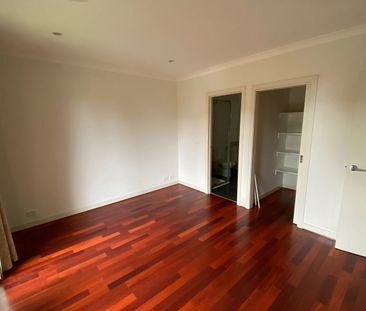 Spacious Townhouse in Prime Clayton Location - Photo 3