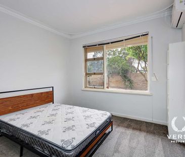 Beautifully presented, partly furnished, ready to move in. - Photo 6