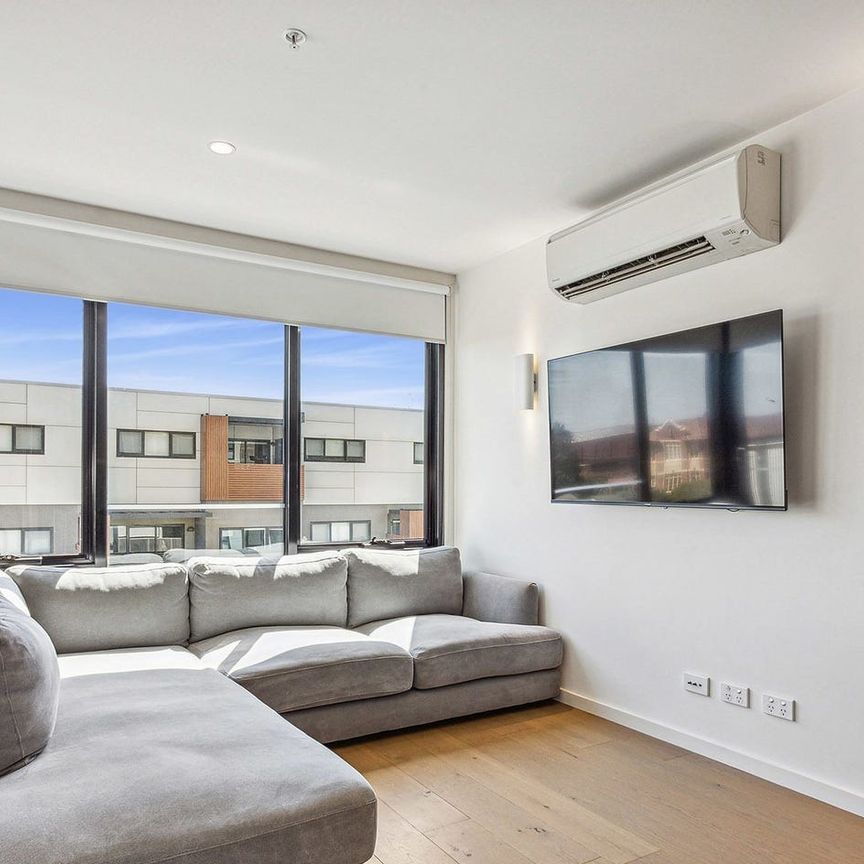 Modern living in the heart of Mentone - Photo 1