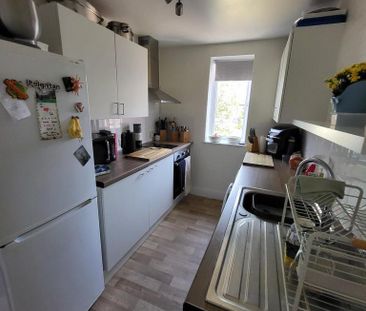 2 bedroom flat to rent - Photo 2