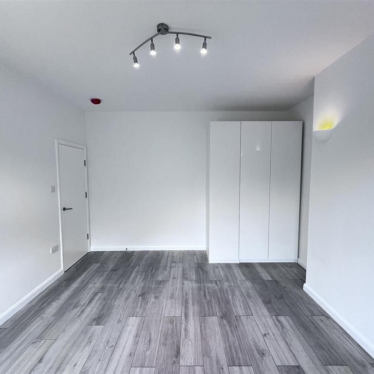 2 bedroom house to rent - Photo 1
