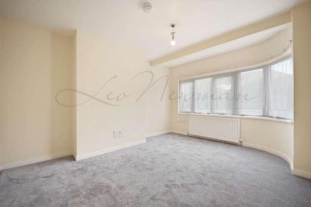 Lancaster Avenue, Royal Farnham, Slough, SL2 - Photo 2