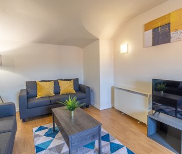 5 Bed Student Accommodation - Photo 2