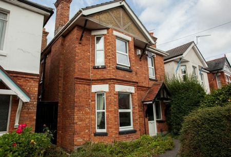 WINTON Student House - EDGEHILL RD - Photo 4