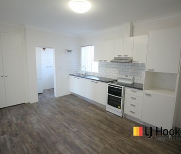 VERY SPACIOUS, RENOVATED 2 BEDROOM APARTMENT WITH TANDEM GARAGE - Photo 3