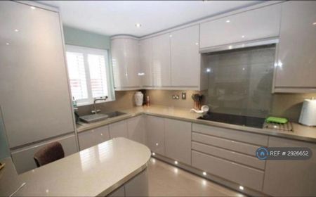 3 bedroom detached house to rent - Photo 4