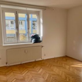 Helle 2 Zimmer Erdgeschoss Wohnung in zentraler Stadtlage. - Foto 1