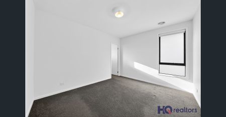 Modern Family Home with 5 Bedrooms in Tarneit with Solar panels - Photo 5