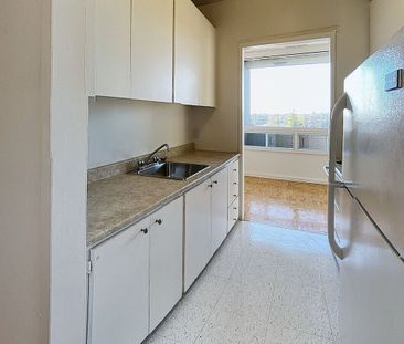 740 Springland Drive - Photo 2