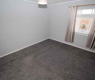 3 bedroom flat to rent - Photo 3
