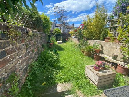 2 bedroom flat to rent - Photo 3