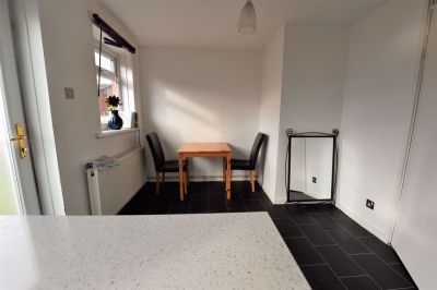 2 bedroom House in Hyde Park, Leeds - Photo 1