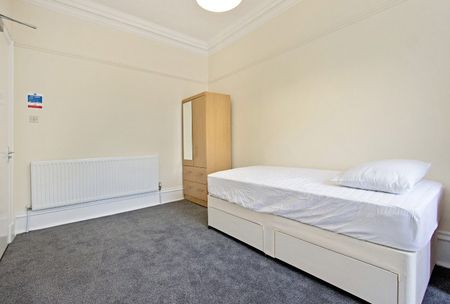 3 bedroom apartment to rent - Photo 5