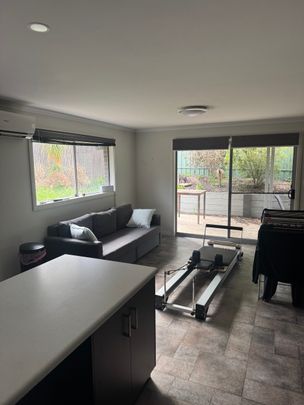 Williamstown - Photo 1