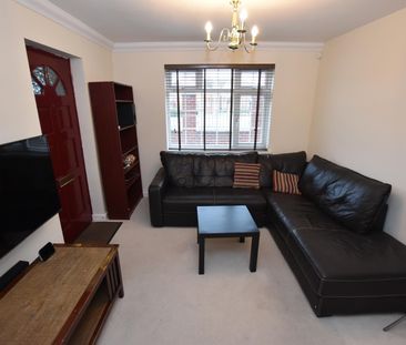 Lyndale Road, Coventry - Large Ground Floor 3 Bedroom Flat - Photo 3