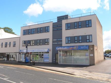 1 bedroom in a flat share to rent - Photo 5