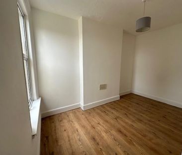 1 bedroom Flat To Let - Photo 5