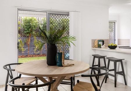 3 Bedroom Townhouse in Prime Location - Photo 3