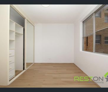 Fully Renovated One Bedroom Unit with District Views - Photo 4