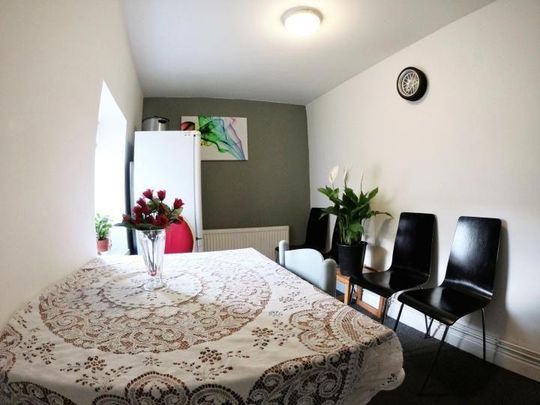 1 bedroom in a house share to rent - Photo 1