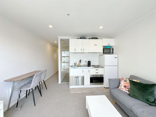 Two Bed and One Bathroom with a view - Photo 1