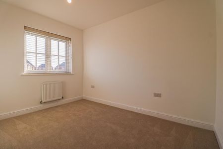 3 bedroom semi-detached house to rent - Photo 5