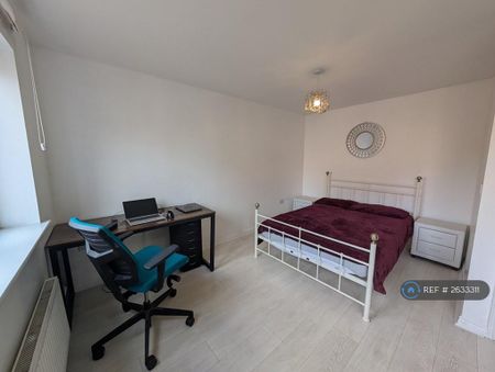 1 bedroom in a house share to rent - Photo 2