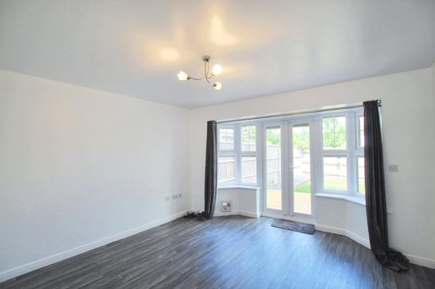 4 Bedroom Terraced House - Photo 1