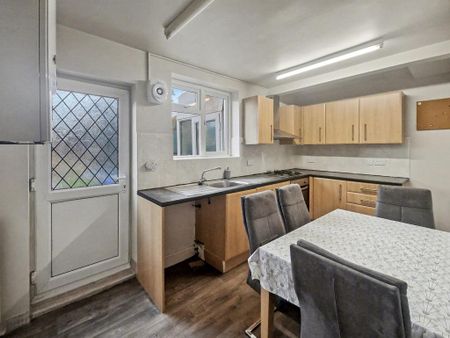 2 bedroom semi-detached house to rent - Photo 4