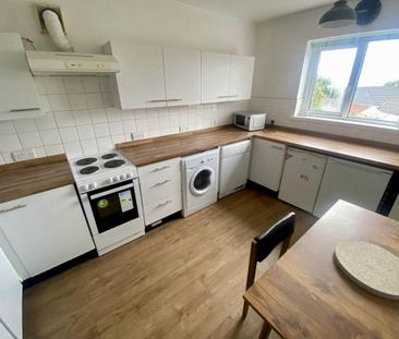 3 bedroom flat to rent - Photo 2
